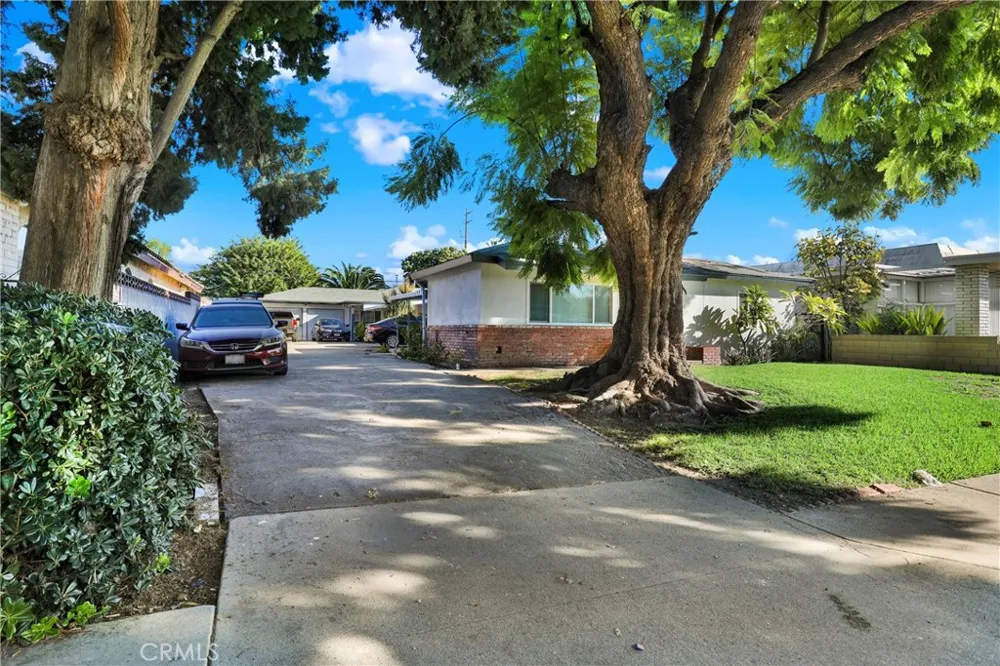 291 W Artesia Pomona, CA 91768