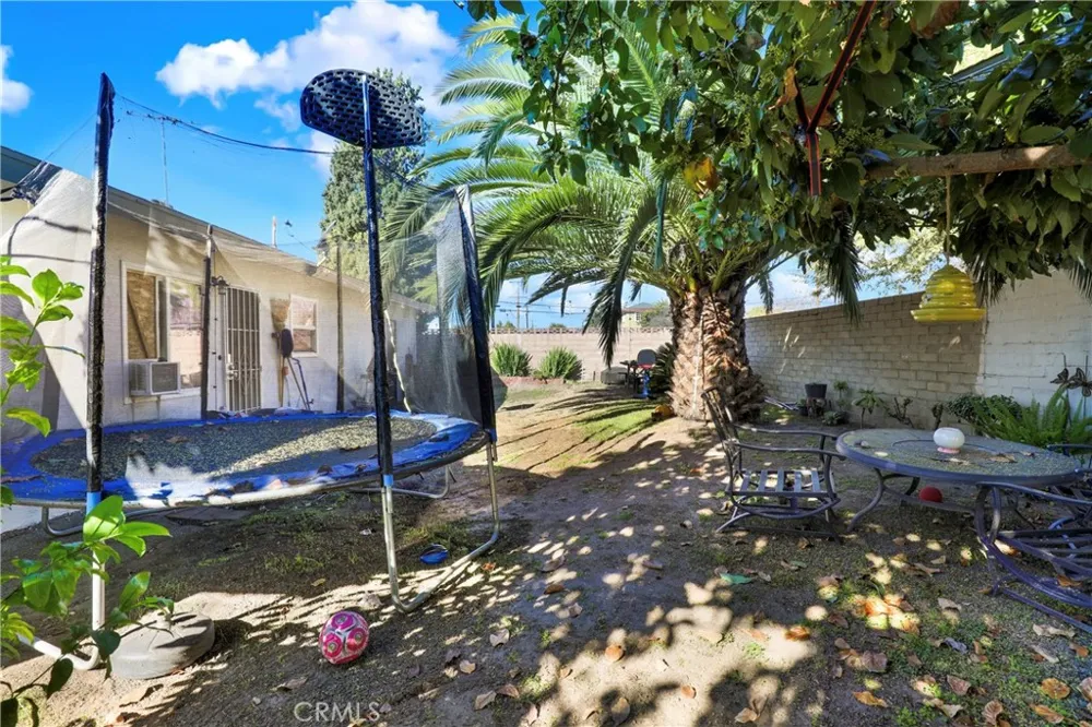 291 W Artesia Pomona, CA 91768