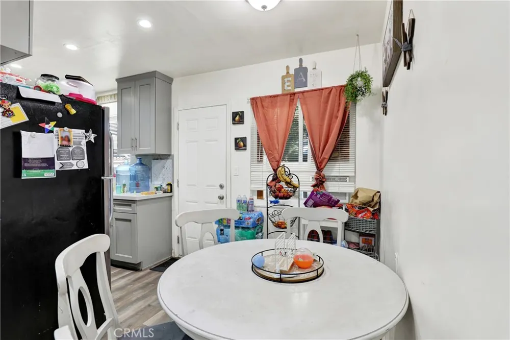 291 W Artesia Pomona, CA 91768