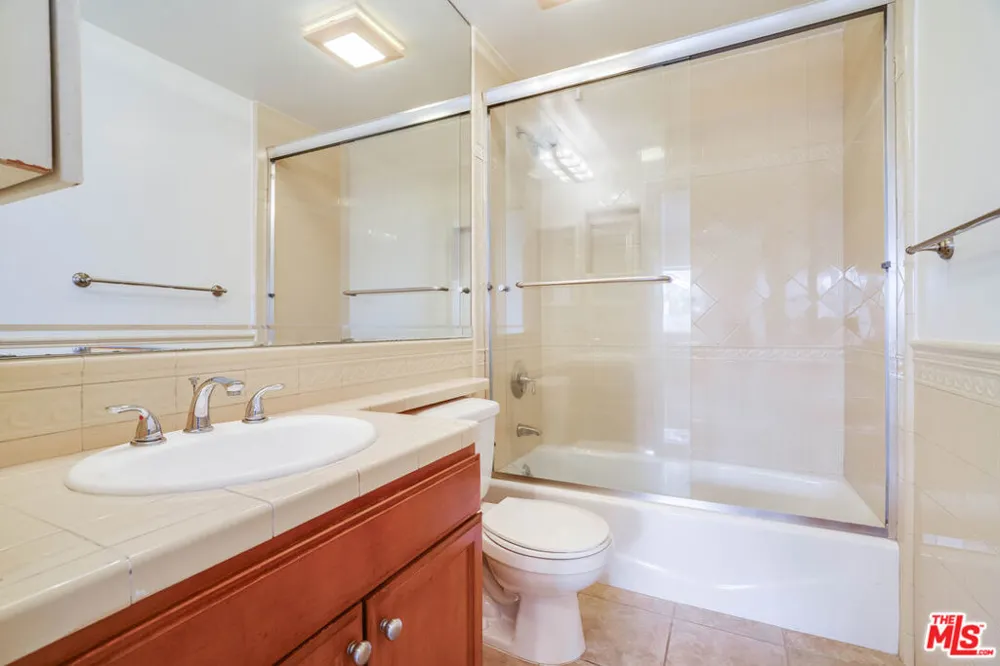 3328 Oakhurst Avenue #110 Los Angeles, CA 90034