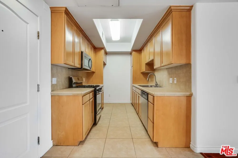 3328 Oakhurst Avenue #110 Los Angeles, CA 90034