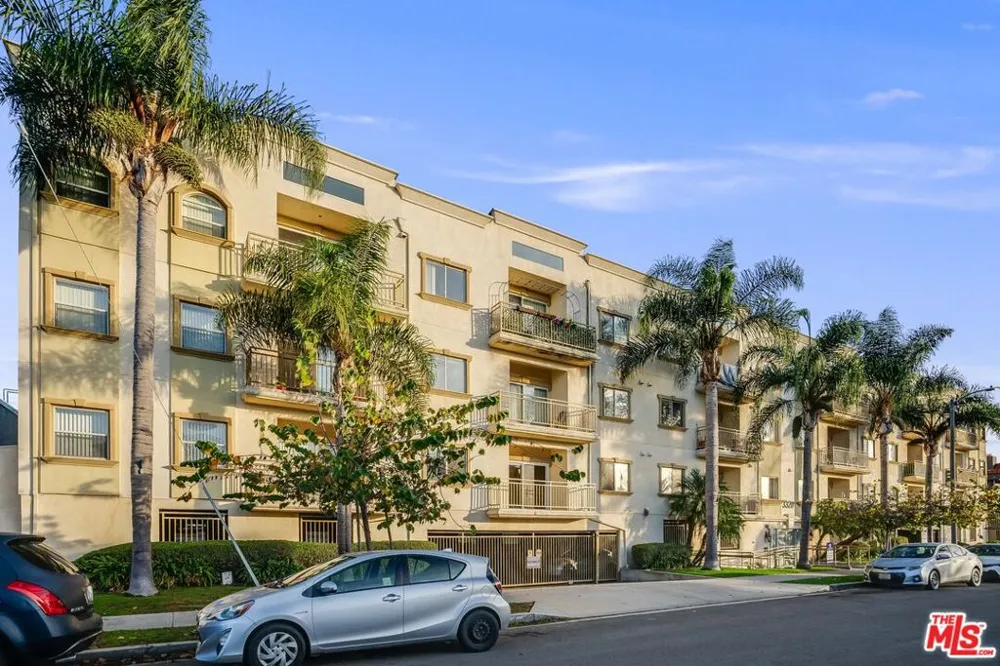3328 Oakhurst Avenue #110 Los Angeles, CA 90034