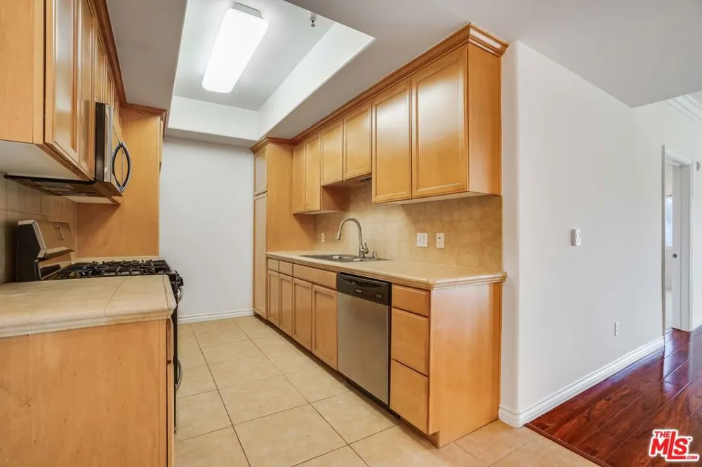 3328 Oakhurst Avenue #110 Los Angeles, CA 90034