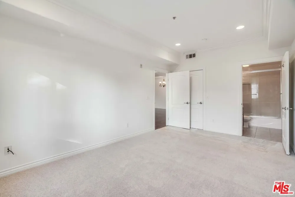 3328 Oakhurst Avenue #110 Los Angeles, CA 90034