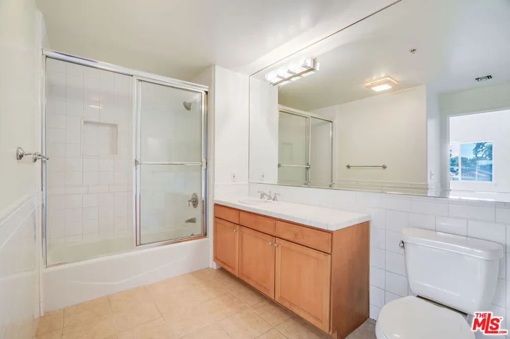 3328 Oakhurst Avenue #110 Los Angeles, CA 90034