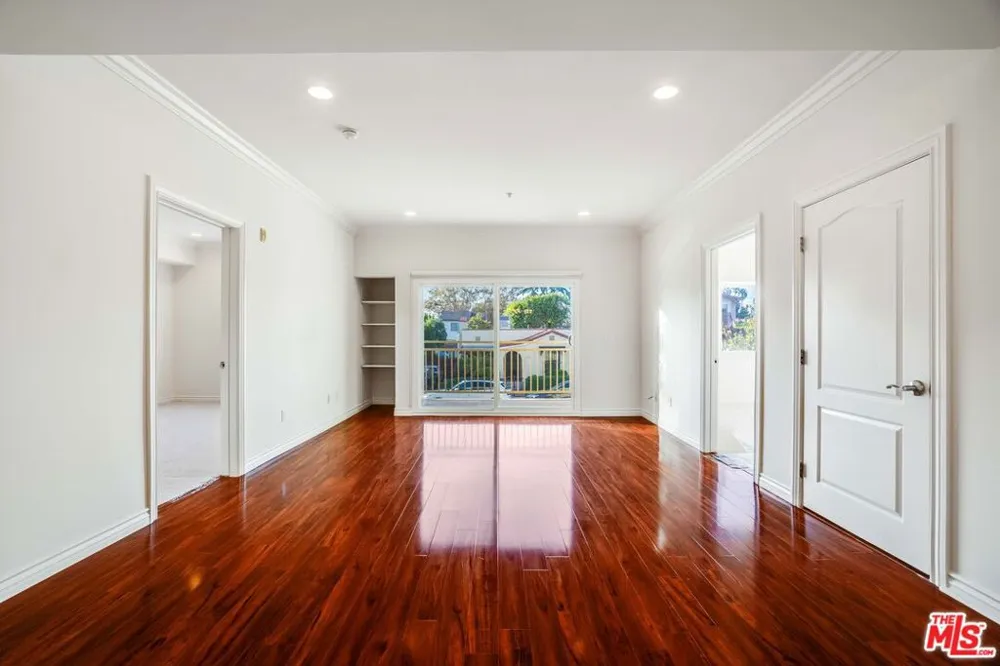 3328 Oakhurst Avenue #110 Los Angeles, CA 90034