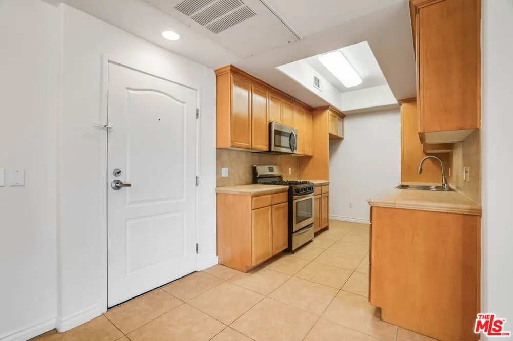 3328 Oakhurst Avenue #110 Los Angeles, CA 90034