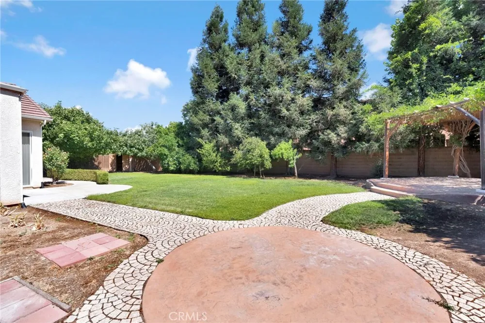 2579 Warner Avenue Clovis, CA 93611
