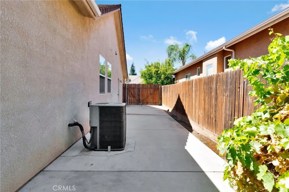 2579 Warner Avenue Clovis, CA 93611