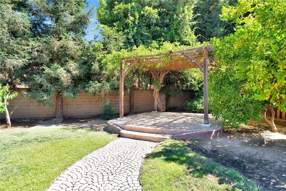 2579 Warner Avenue Clovis, CA 93611