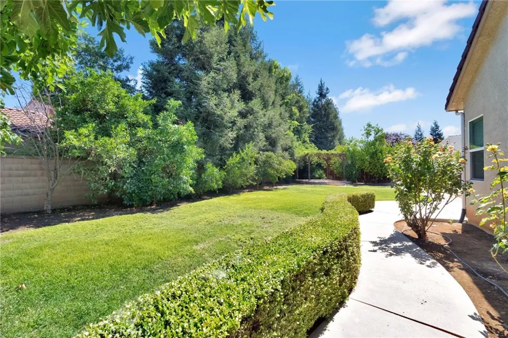 2579 Warner Avenue Clovis, CA 93611