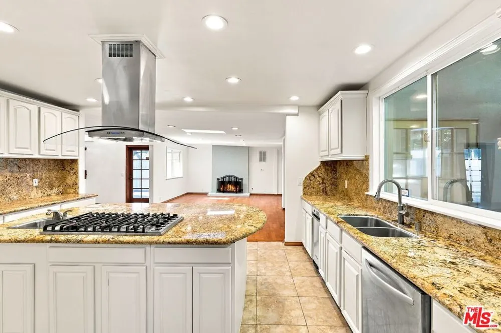 1029 Beverly Glen Boulevard Los Angeles, CA 90077