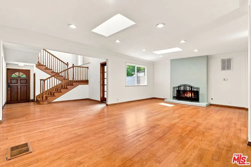 1029 Beverly Glen Boulevard Los Angeles, CA 90077