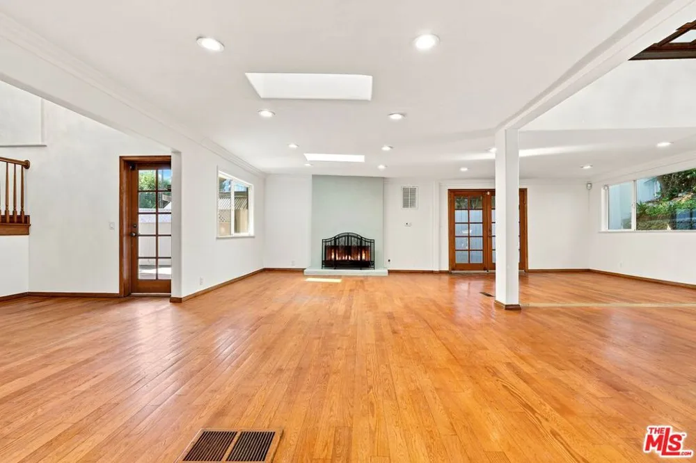 1029 Beverly Glen Boulevard Los Angeles, CA 90077
