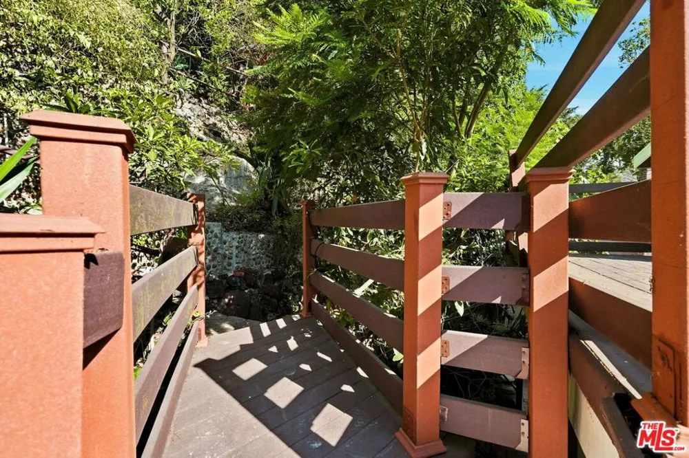 1029 Beverly Glen Boulevard Los Angeles, CA 90077