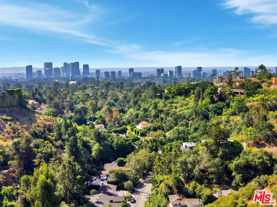 1029 Beverly Glen Boulevard Los Angeles, CA 90077