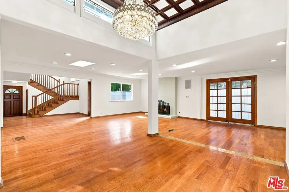 1029 Beverly Glen Boulevard Los Angeles, CA 90077