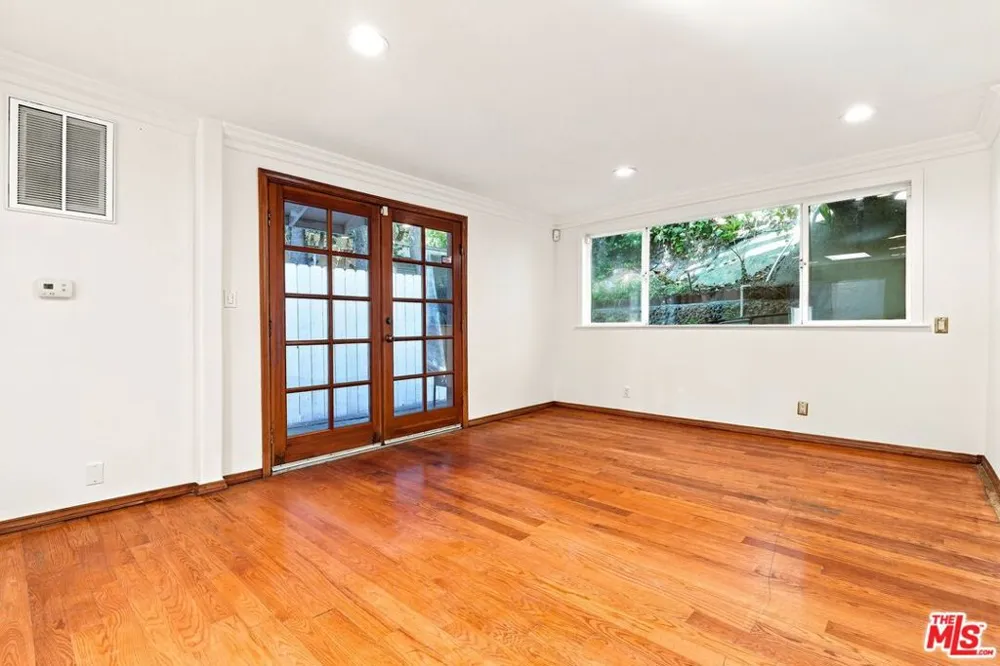 1029 Beverly Glen Boulevard Los Angeles, CA 90077