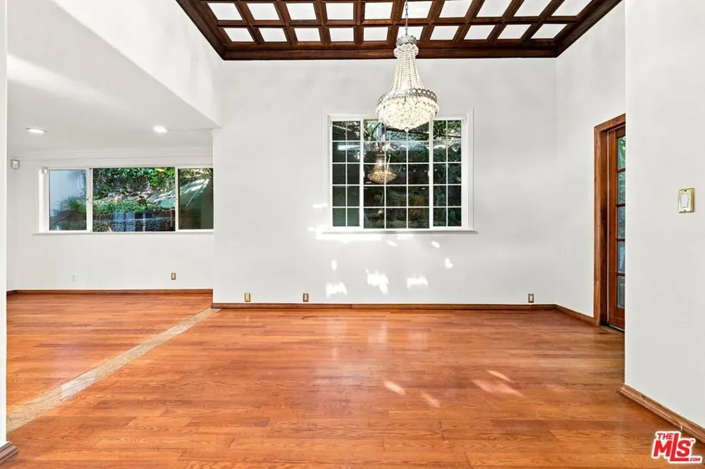 1029 Beverly Glen Boulevard Los Angeles, CA 90077