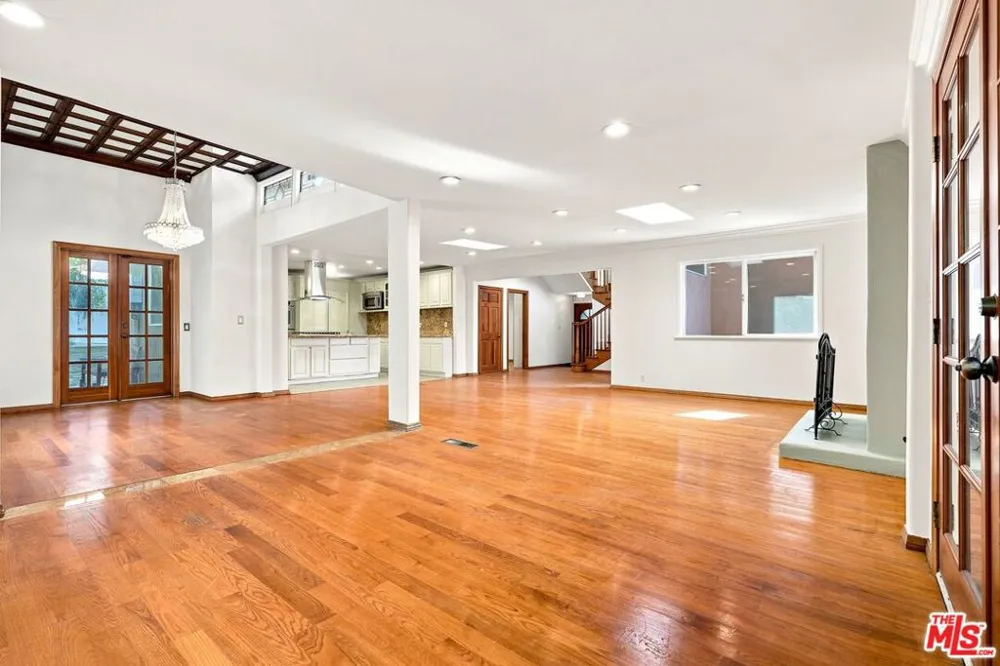 1029 Beverly Glen Boulevard Los Angeles, CA 90077
