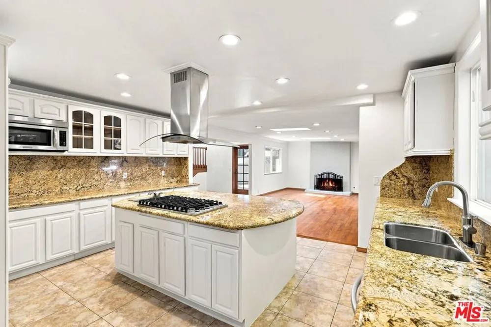 1029 Beverly Glen Boulevard Los Angeles, CA 90077