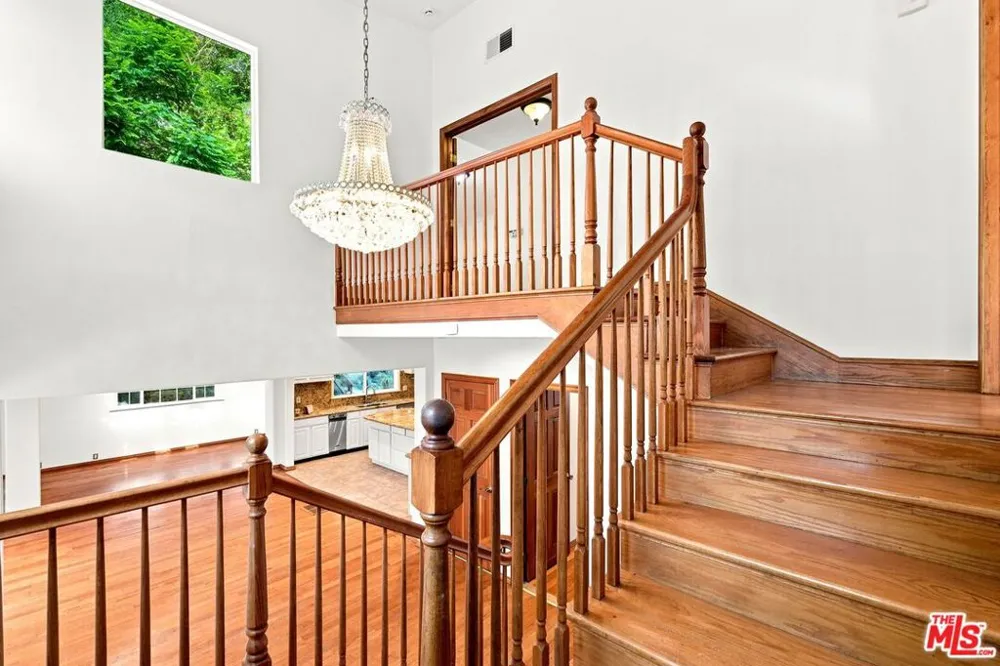 1029 Beverly Glen Boulevard Los Angeles, CA 90077