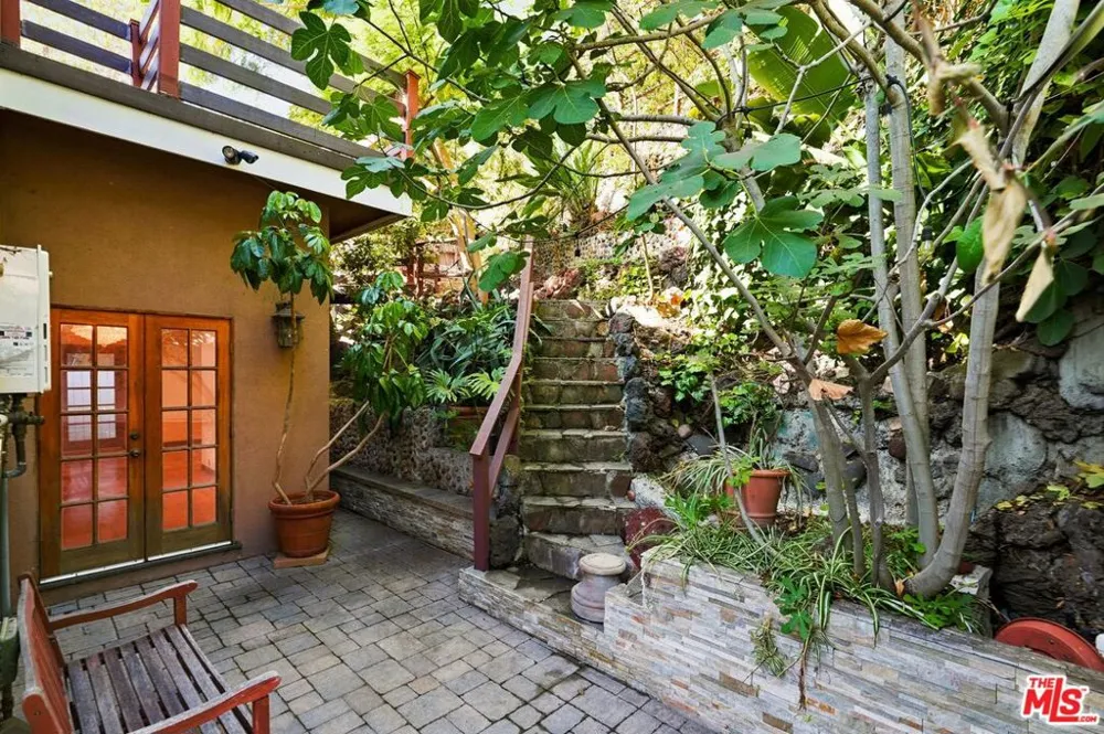 1029 Beverly Glen Boulevard Los Angeles, CA 90077
