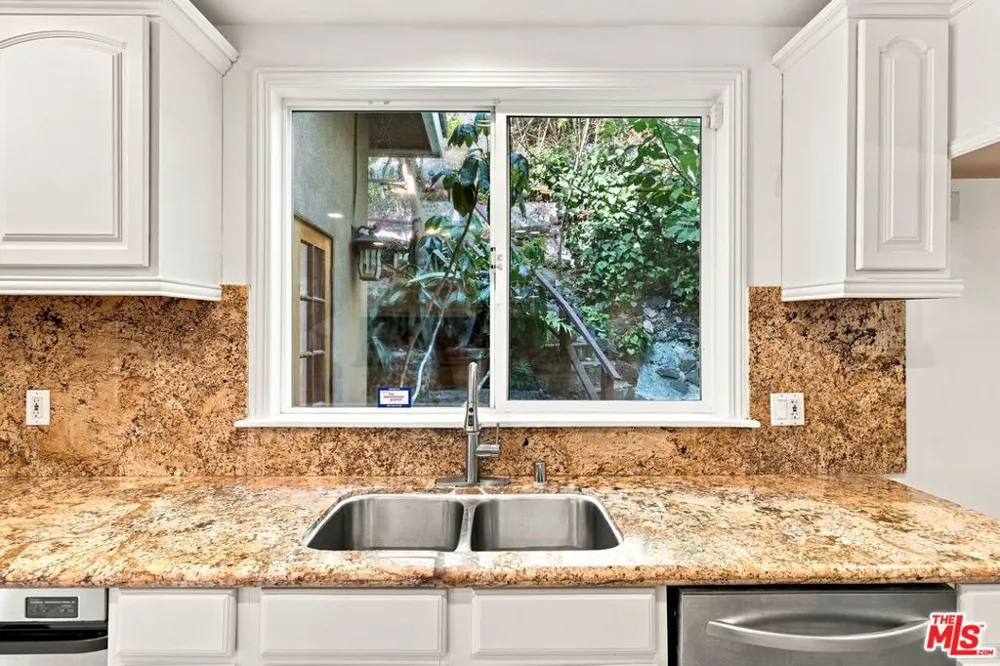 1029 Beverly Glen Boulevard Los Angeles, CA 90077