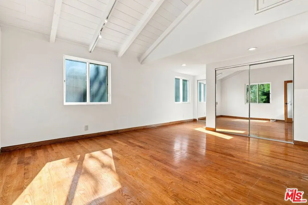 1029 Beverly Glen Boulevard Los Angeles, CA 90077