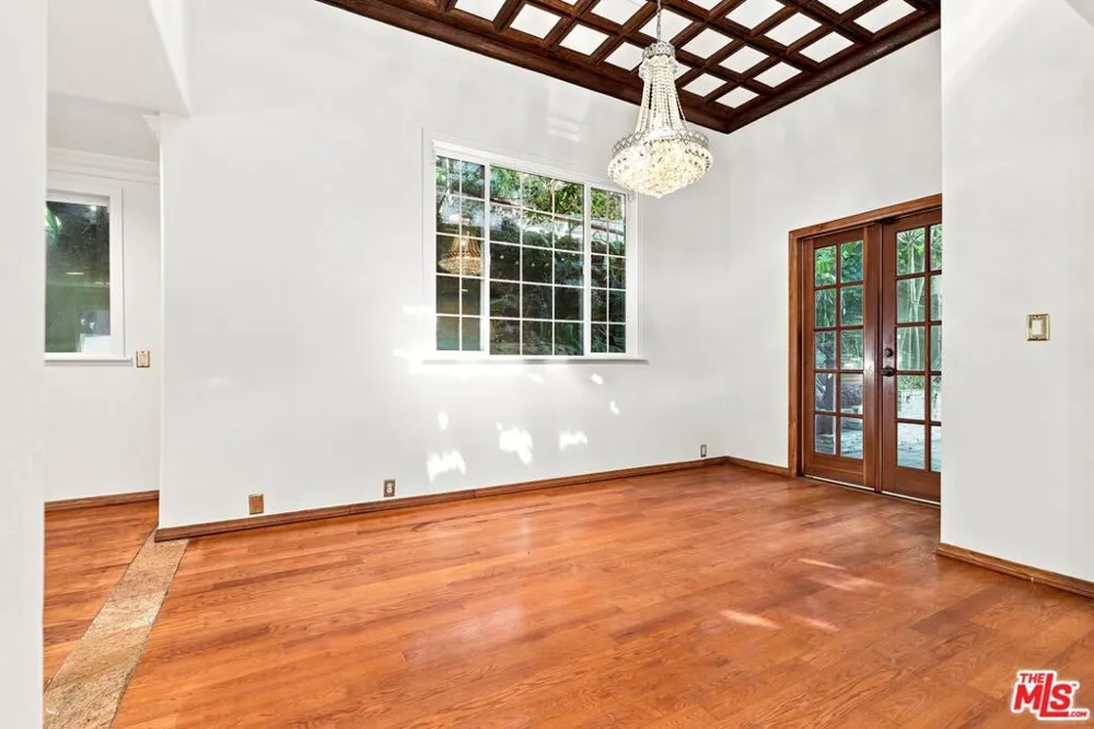 1029 Beverly Glen Boulevard Los Angeles, CA 90077