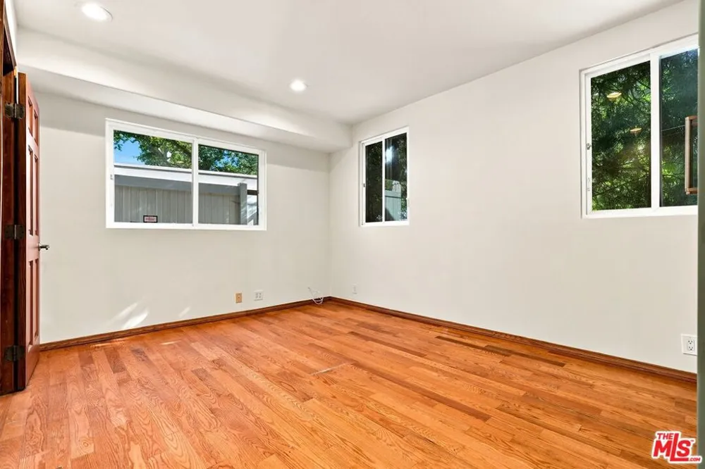 1029 Beverly Glen Boulevard Los Angeles, CA 90077