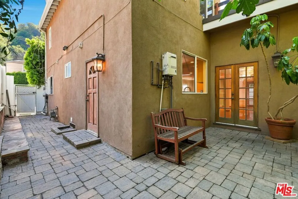 1029 Beverly Glen Boulevard Los Angeles, CA 90077