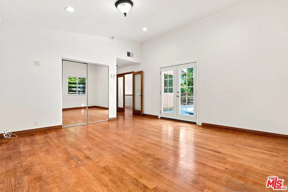 1029 Beverly Glen Boulevard Los Angeles, CA 90077