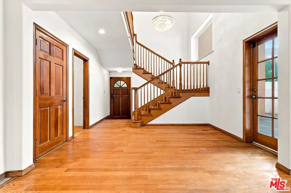 1029 Beverly Glen Boulevard Los Angeles, CA 90077