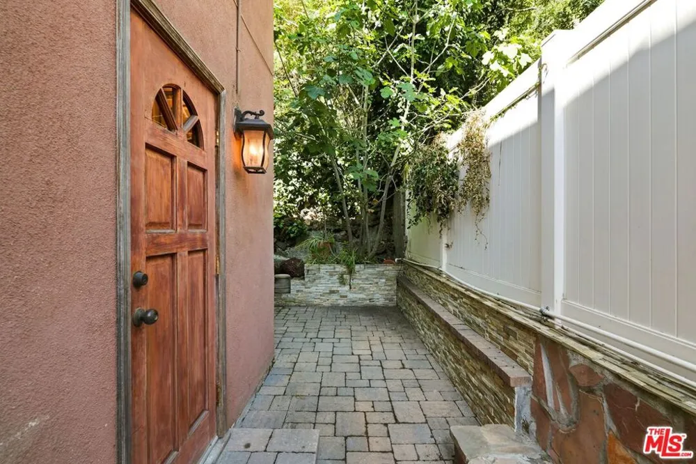 1029 Beverly Glen Boulevard Los Angeles, CA 90077