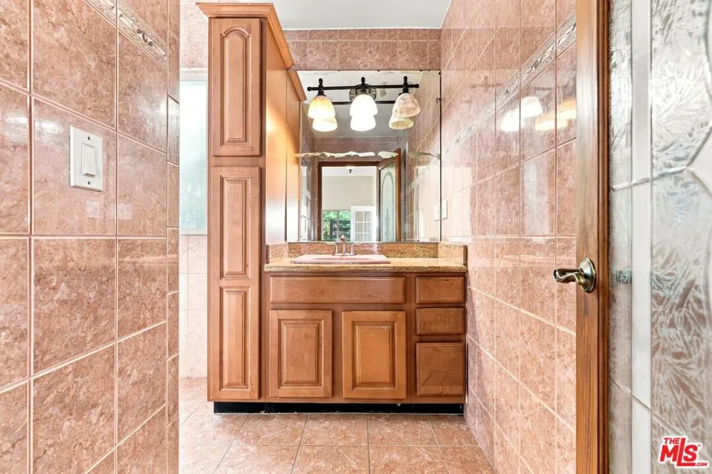 1029 Beverly Glen Boulevard Los Angeles, CA 90077