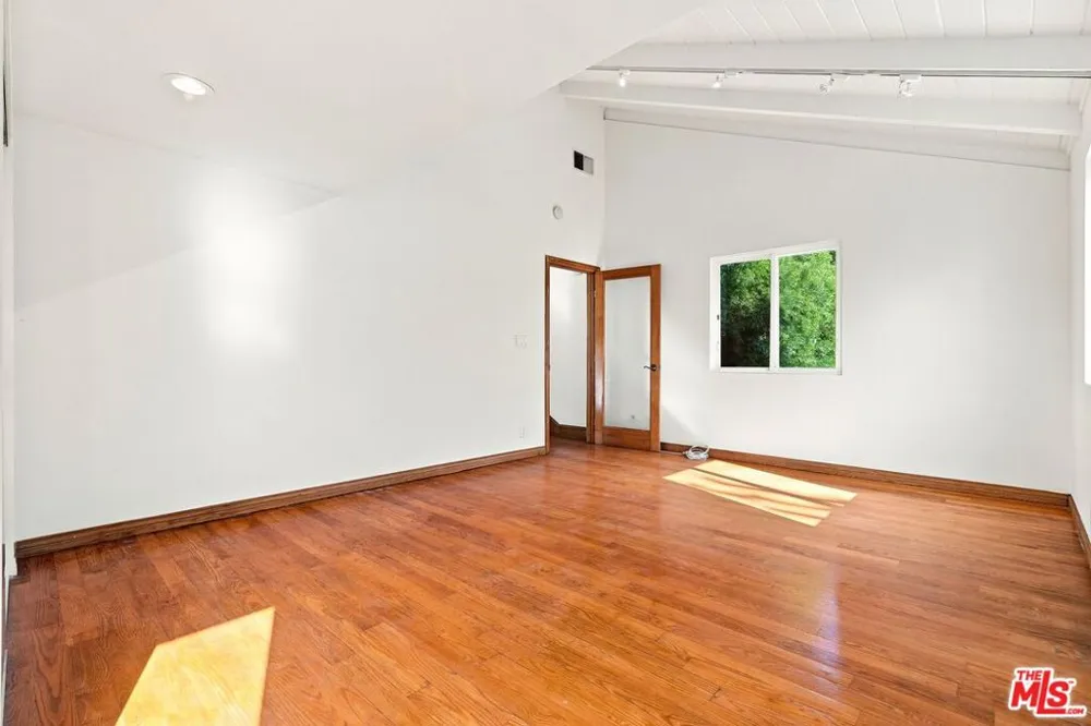 1029 Beverly Glen Boulevard Los Angeles, CA 90077