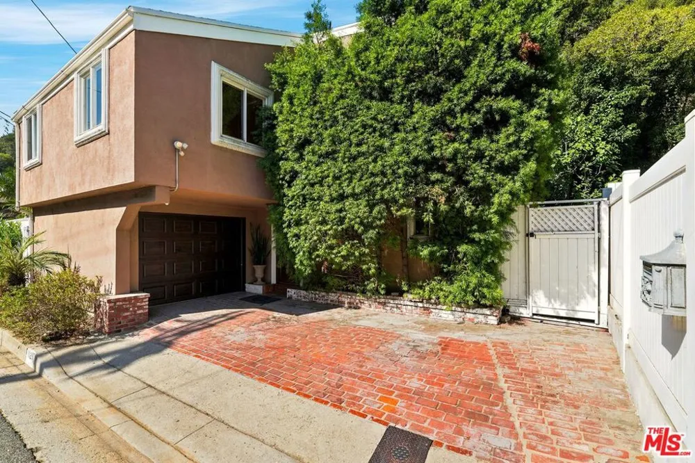 1029 Beverly Glen Boulevard Los Angeles, CA 90077