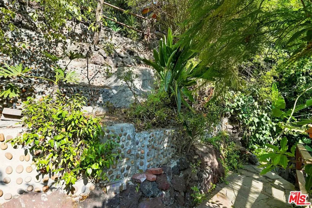 1029 Beverly Glen Boulevard Los Angeles, CA 90077