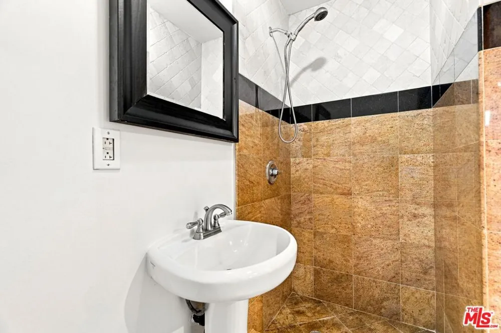 1029 Beverly Glen Boulevard Los Angeles, CA 90077