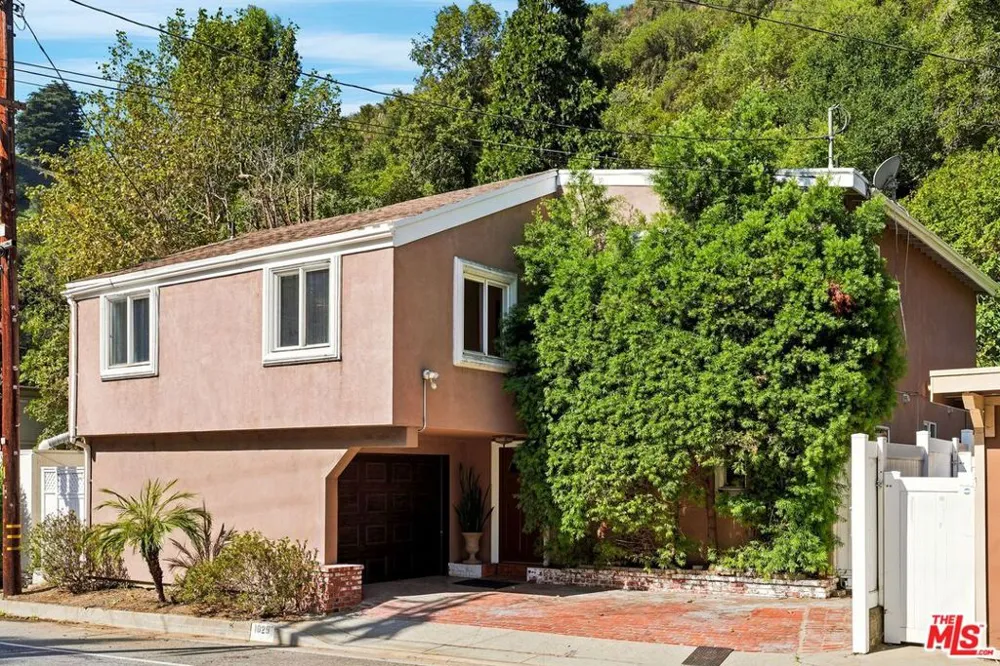 1029 Beverly Glen Boulevard Los Angeles, CA 90077