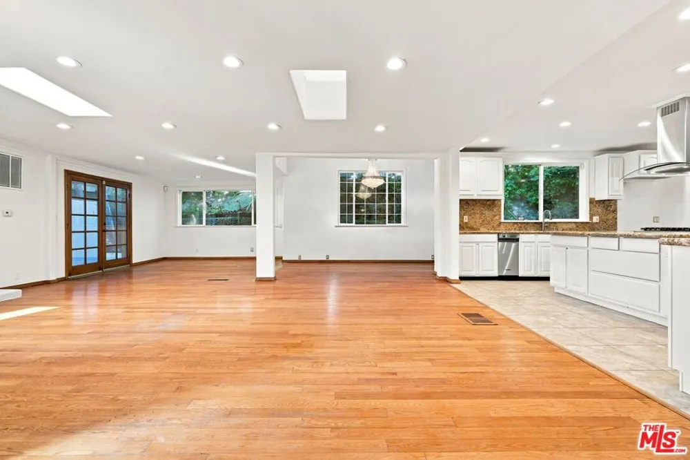 1029 Beverly Glen Boulevard Los Angeles, CA 90077