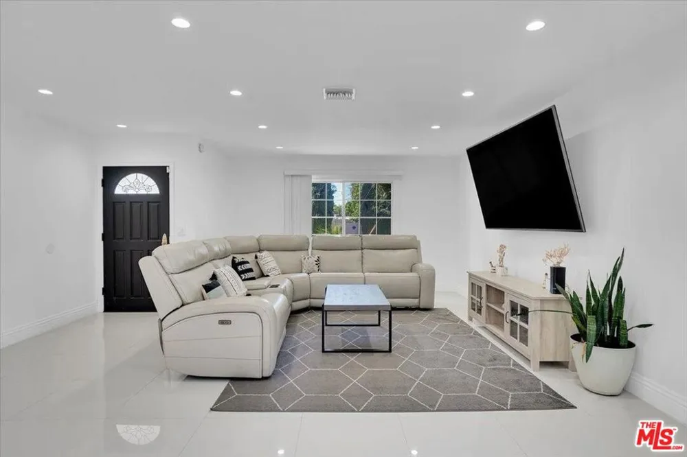6500 Ponce Avenue West Hills, CA 91307
