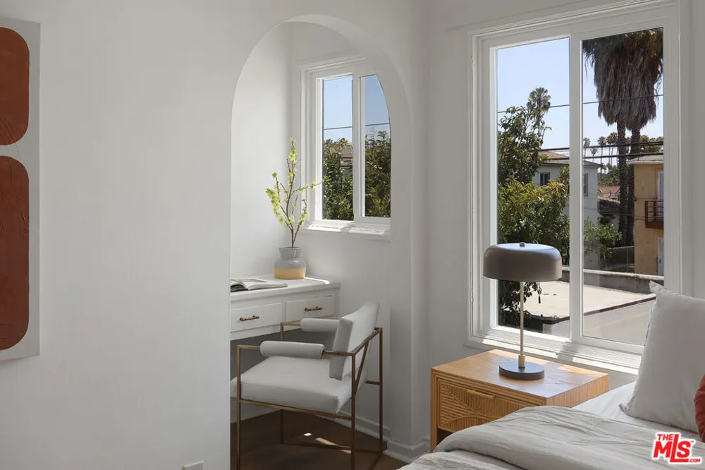 3118 W 43rd Place Los Angeles, CA 90008