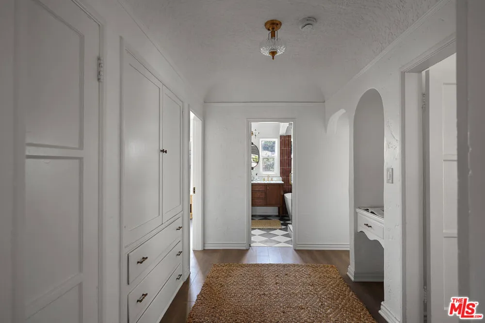 3118 W 43rd Place Los Angeles, CA 90008