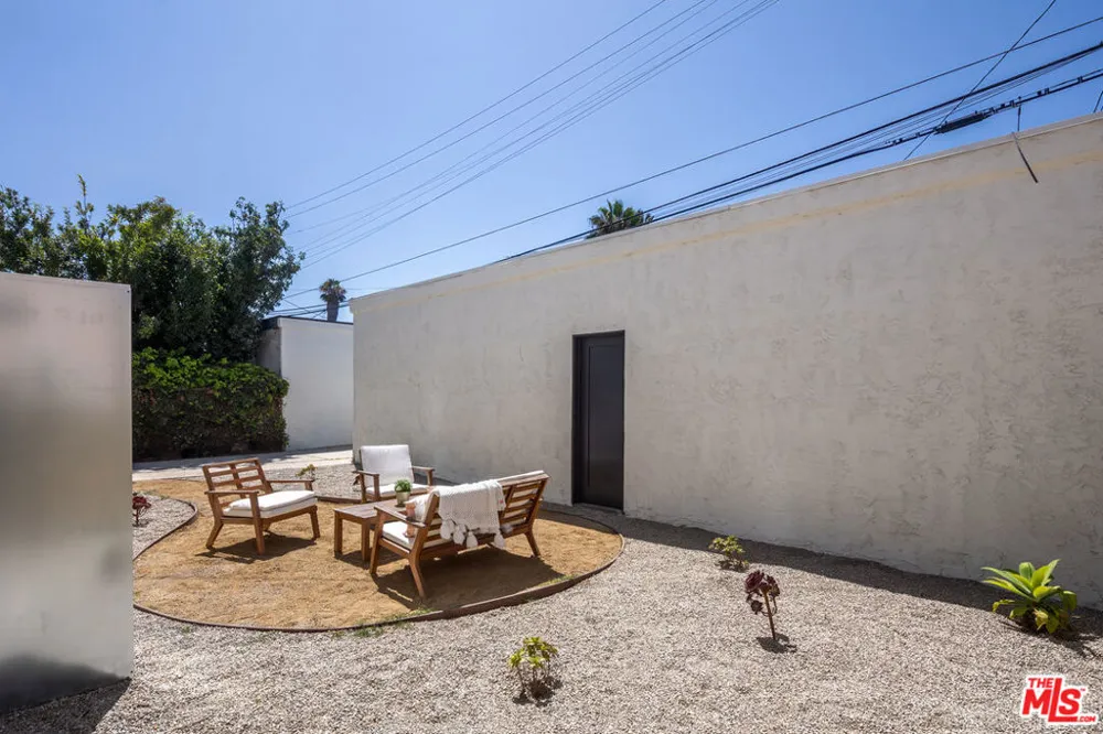 3118 W 43rd Place Los Angeles, CA 90008