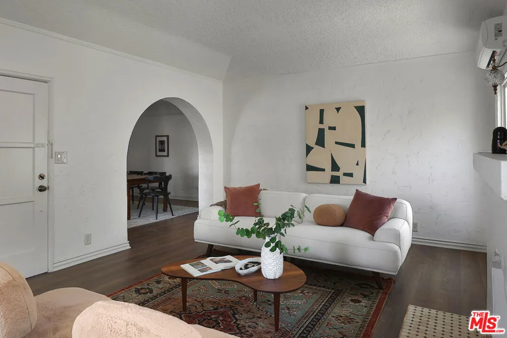 3118 W 43rd Place Los Angeles, CA 90008