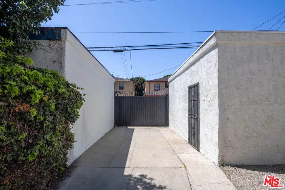 3118 W 43rd Place Los Angeles, CA 90008