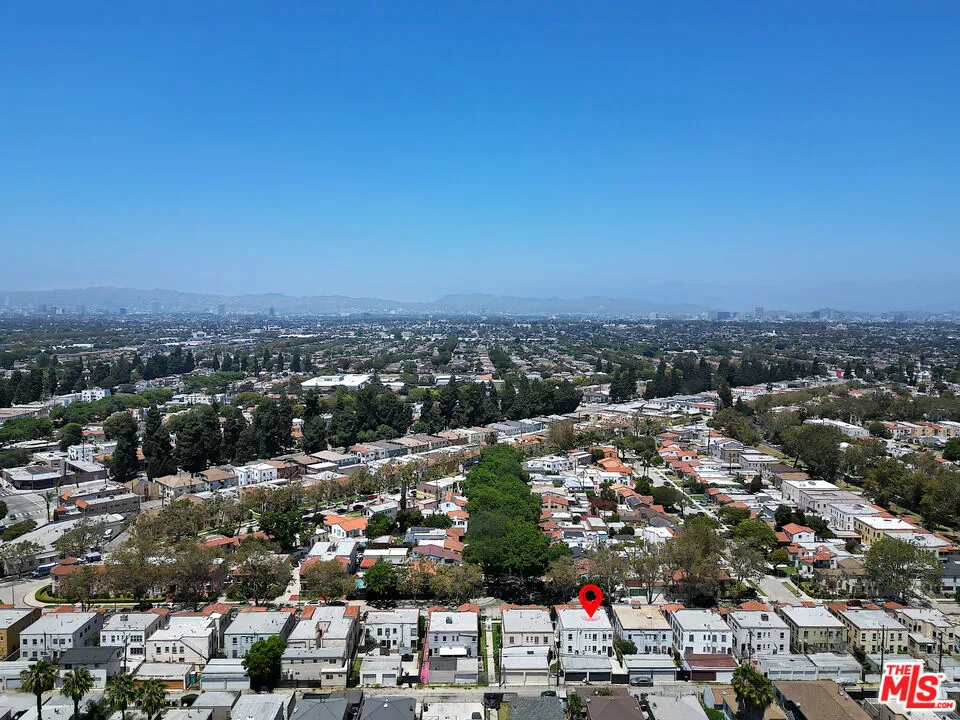 3118 W 43rd Place Los Angeles, CA 90008