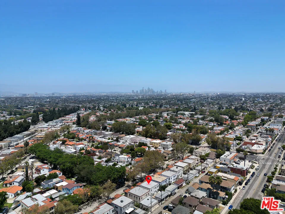 3118 W 43rd Place Los Angeles, CA 90008